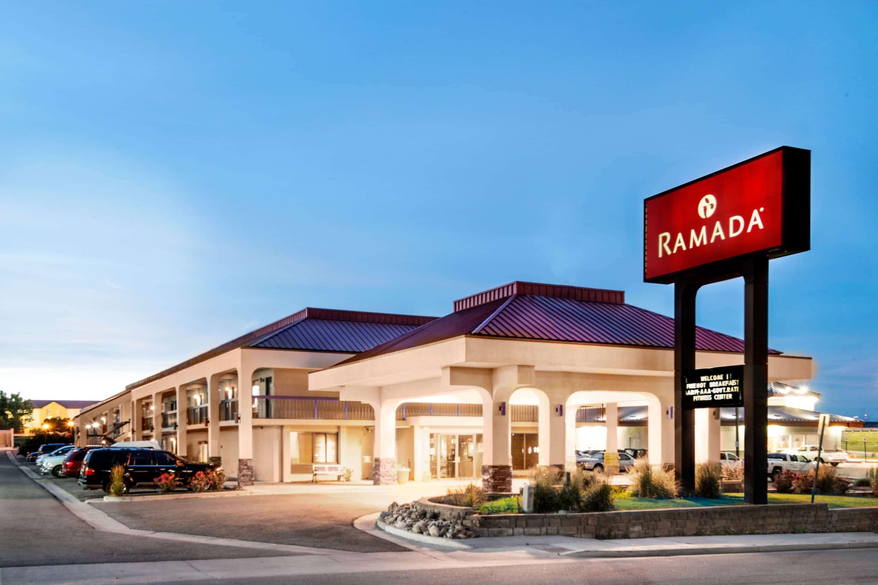 Travelodge By Wyndham Pueblo Exteriör bild