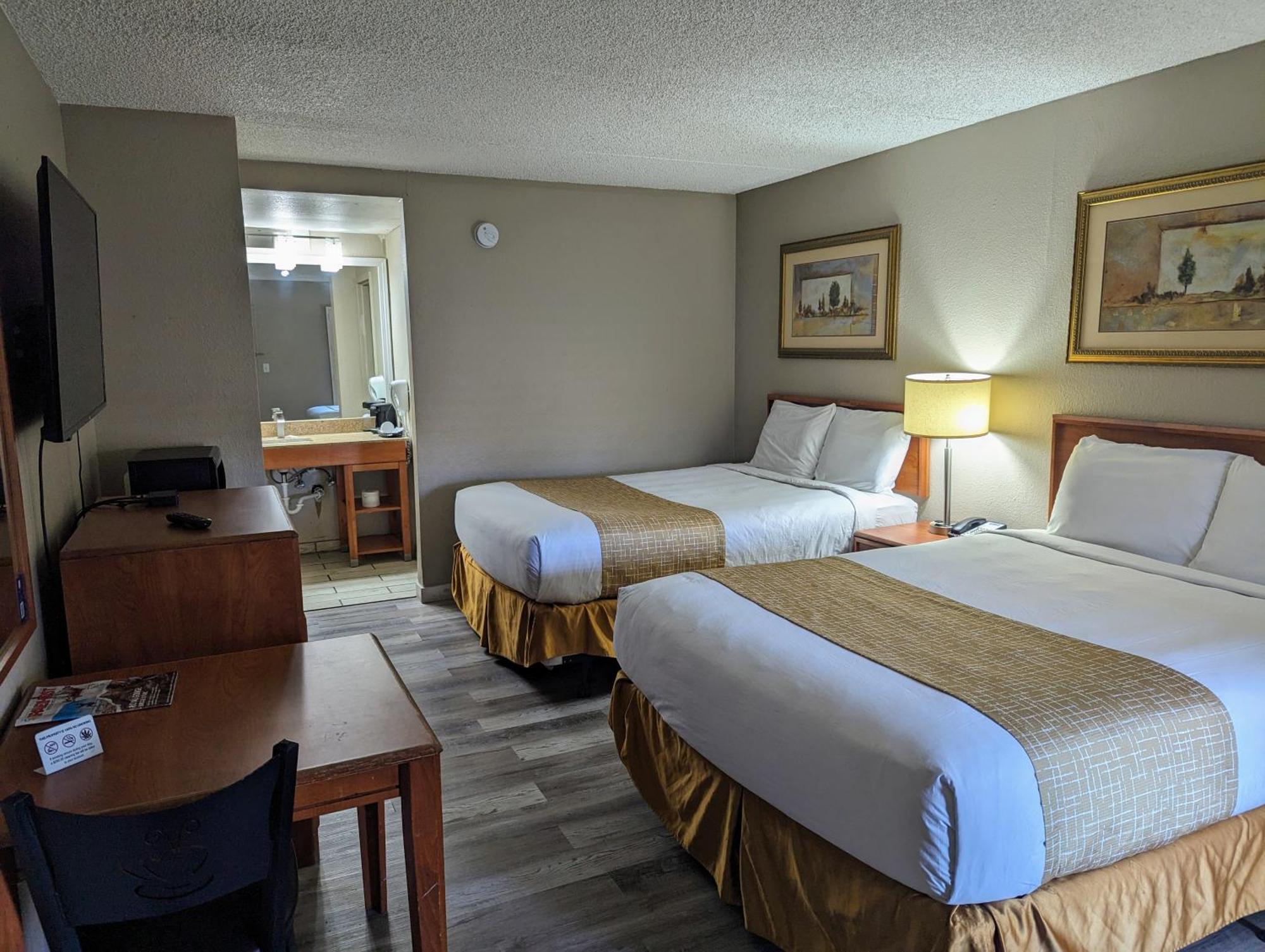 Travelodge By Wyndham Pueblo Exteriör bild