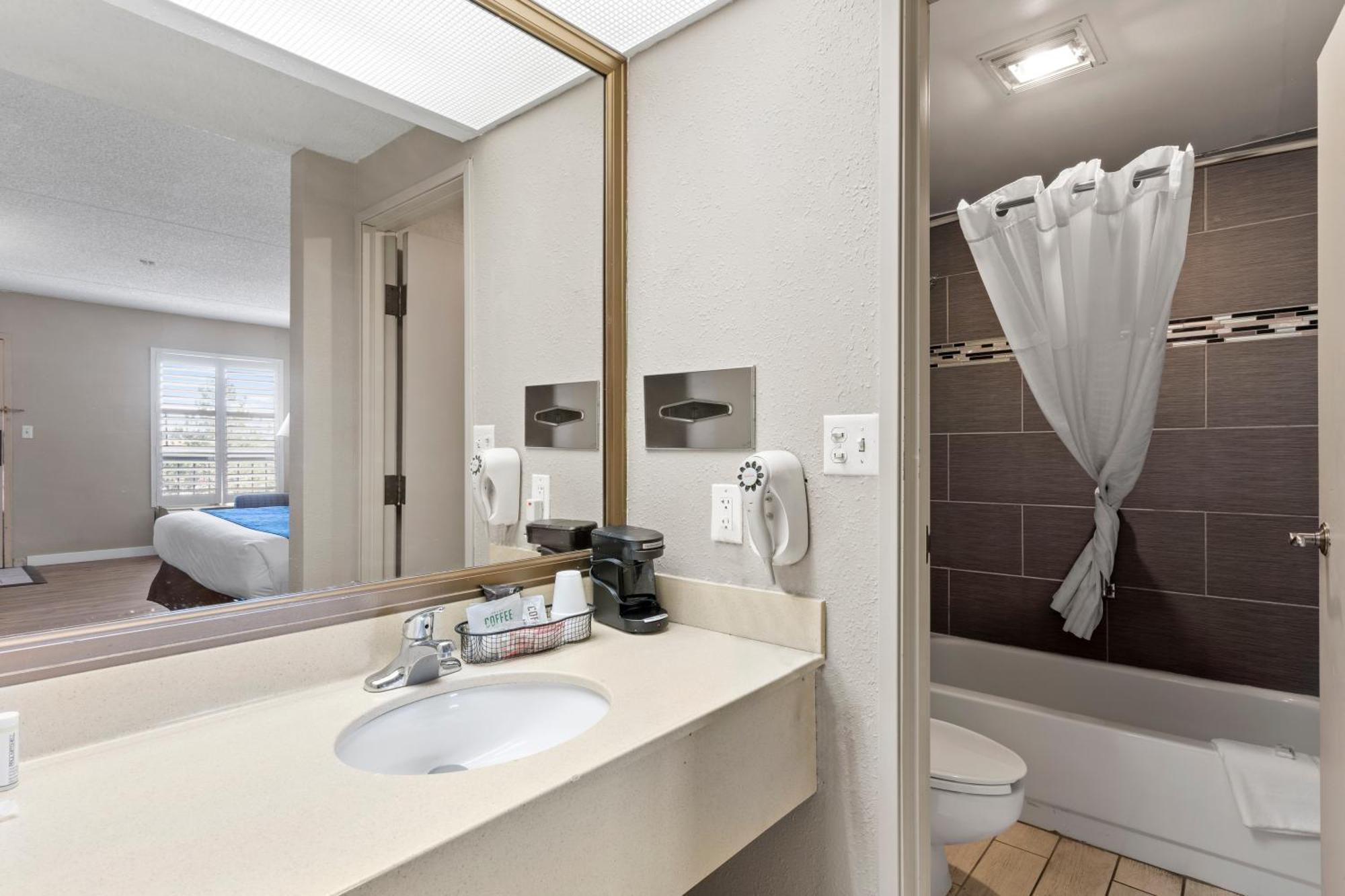 Travelodge By Wyndham Pueblo Exteriör bild